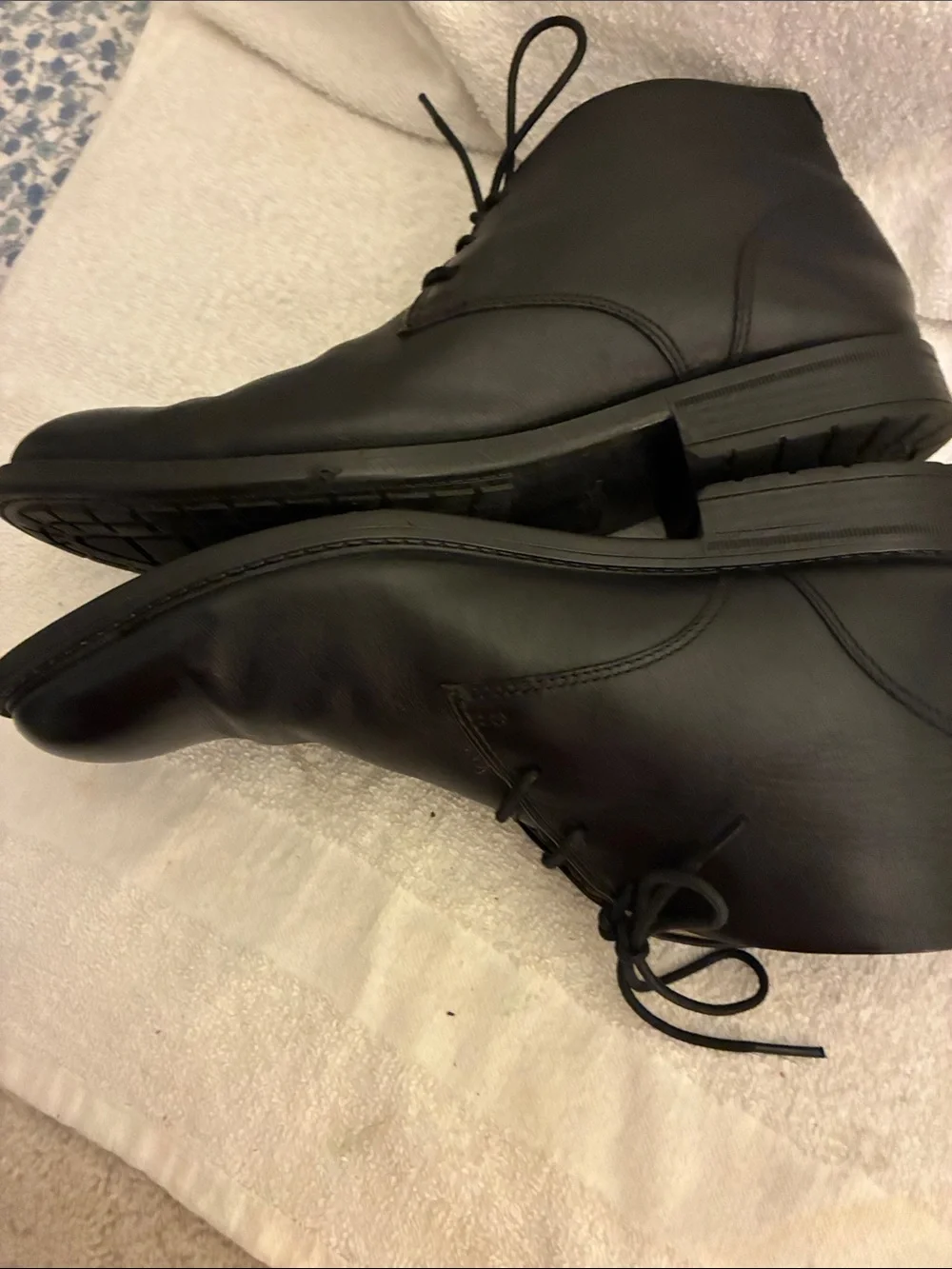 Clarks Men's Glide Black Leather Chukka Boots ankle-high profile